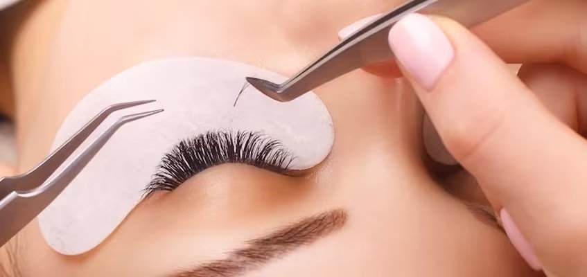 Luxurious Lashes: Exploring Eyelash Extensions